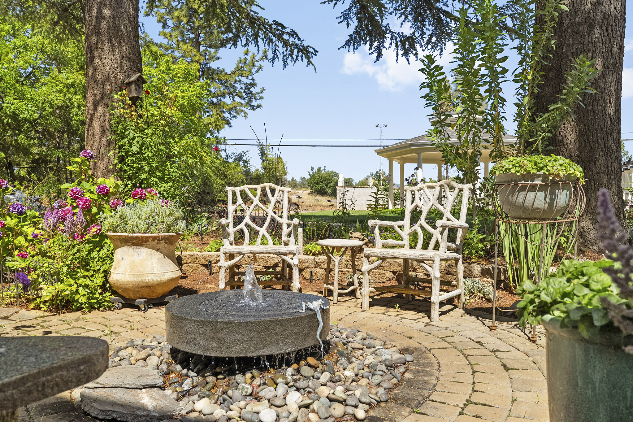 Heart of Paradise Estate ambiance